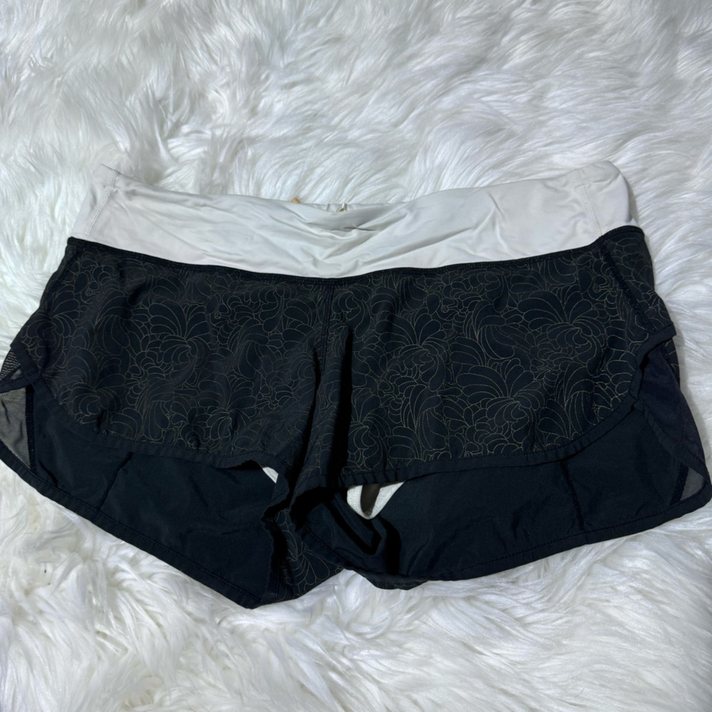 Lululemon black/gold shorts‎ size 8